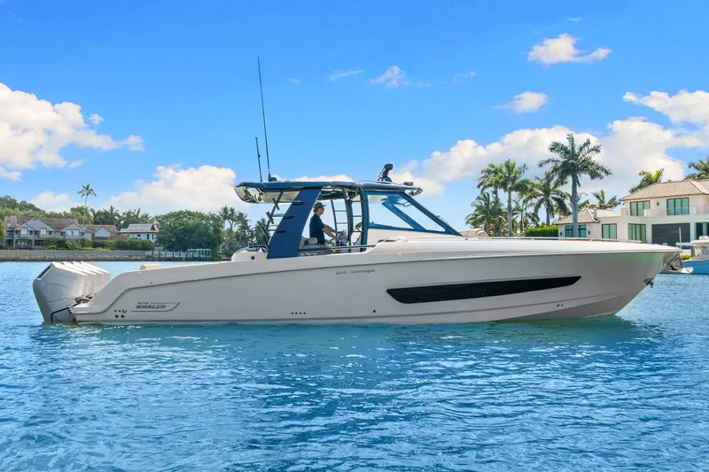 The Image of Boston Whaler 420 Outrage 2026 - 0