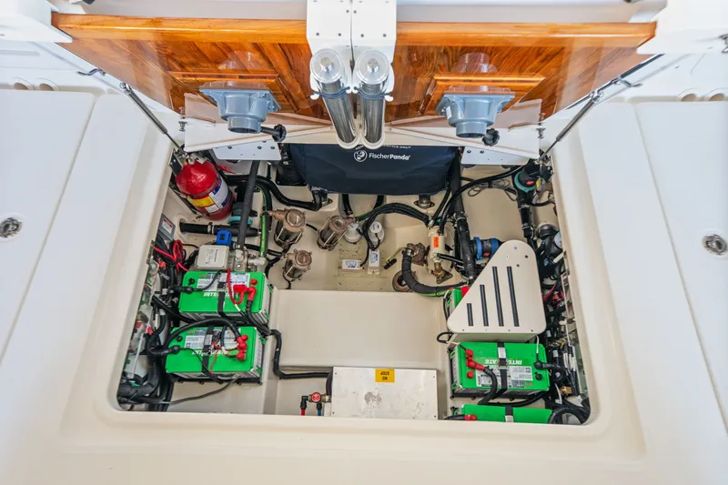 Slide: The Image of Boston Whaler 420 Outrage 2026 - 54