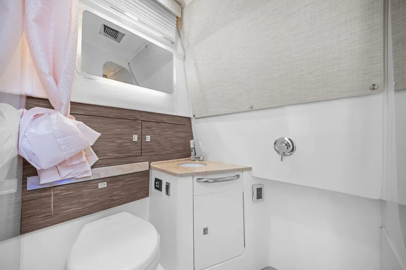 Slide: The Image of Boston Whaler 420 Outrage 2026 - 50