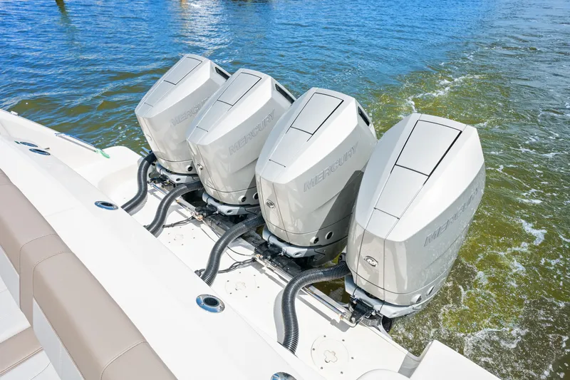 Slide: The Image of Boston Whaler 420 Outrage 2026 - 42
