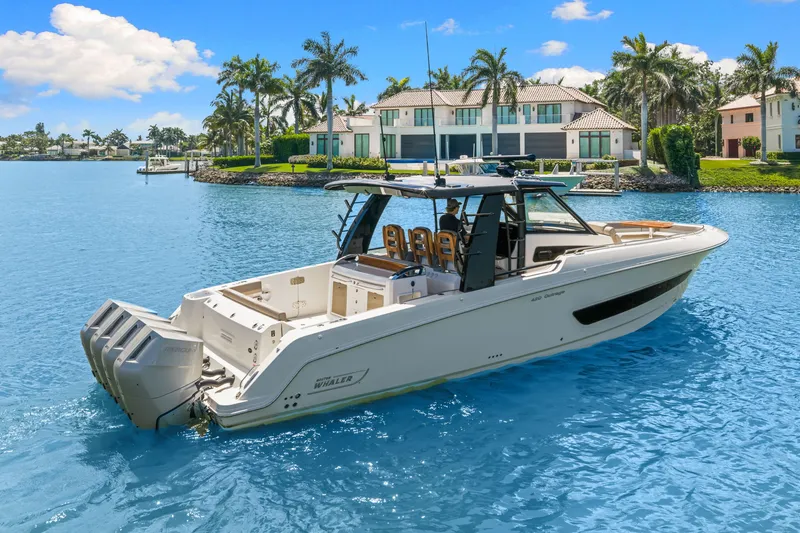 Slide: The Image of Boston Whaler 420 Outrage 2026 - 13