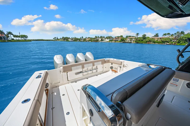 Slide: The Image of Boston Whaler 420 Outrage 2026 - 38