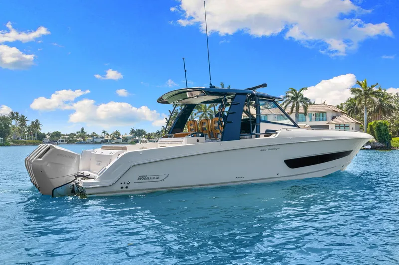 Slide: The Image of Boston Whaler 420 Outrage 2026 - 4