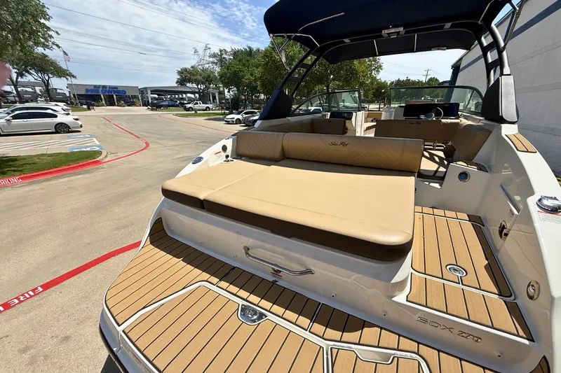 Slide: The Image of Sea Ray SDX 270 2026 - 4