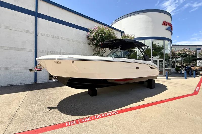 Slide: The Image of Sea Ray SDX 270 2026 - 1