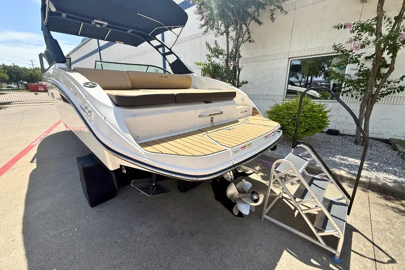 Slide: The Image of Sea Ray SDX 270 2026 - 3