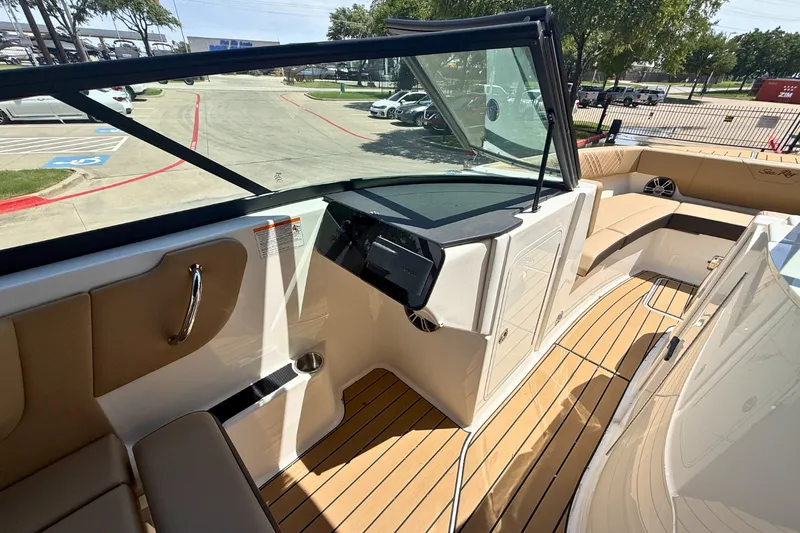 Slide: The Image of Sea Ray SDX 270 2026 - 9