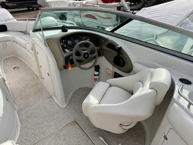 Slide: The Image of Crownline Boats 270 BR 2005 - 17
