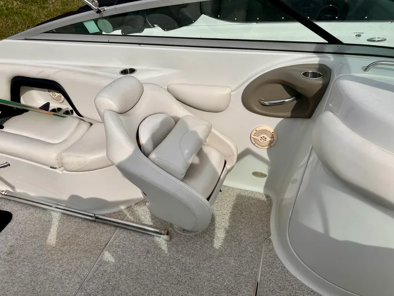 Slide: The Image of Crownline Boats 270 BR 2005 - 26