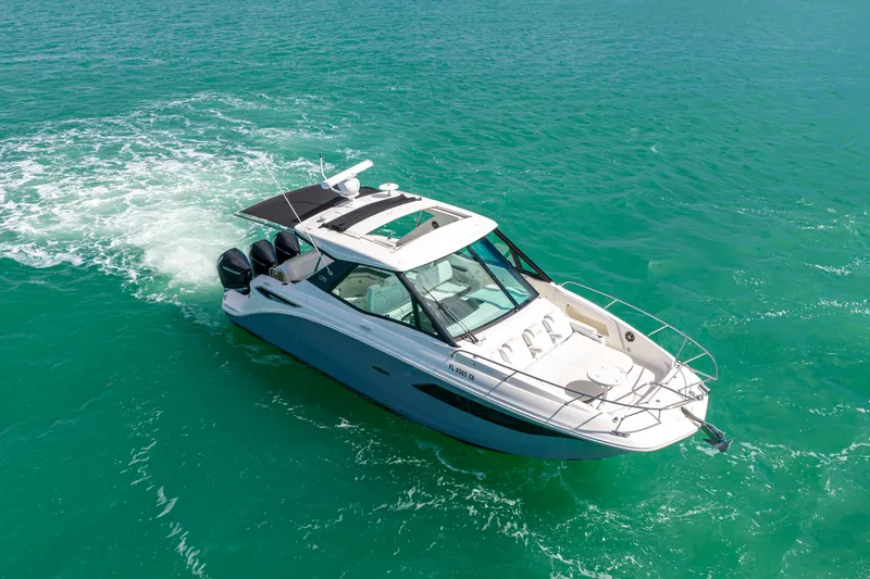 Slide: The Image of Sea Ray 320 DA OB 2022 - 10