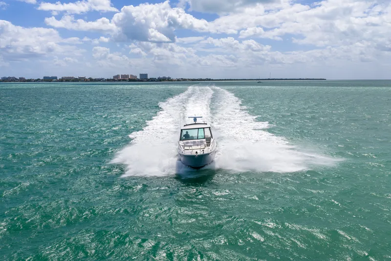 Slide: The Image of Sea Ray 320 DA OB 2022 - 18