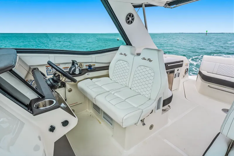 Slide: The Image of Sea Ray 320 DA OB 2022 - 27