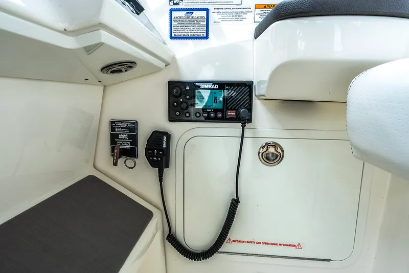 Slide: The Image of Sea Ray 320 DA OB 2022 - 37