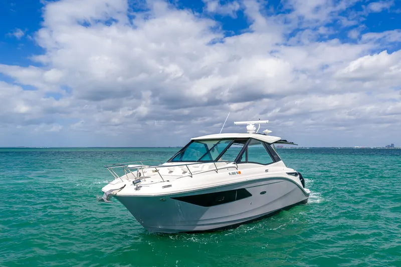 Slide: The Image of Sea Ray 320 DA OB 2022 - 4