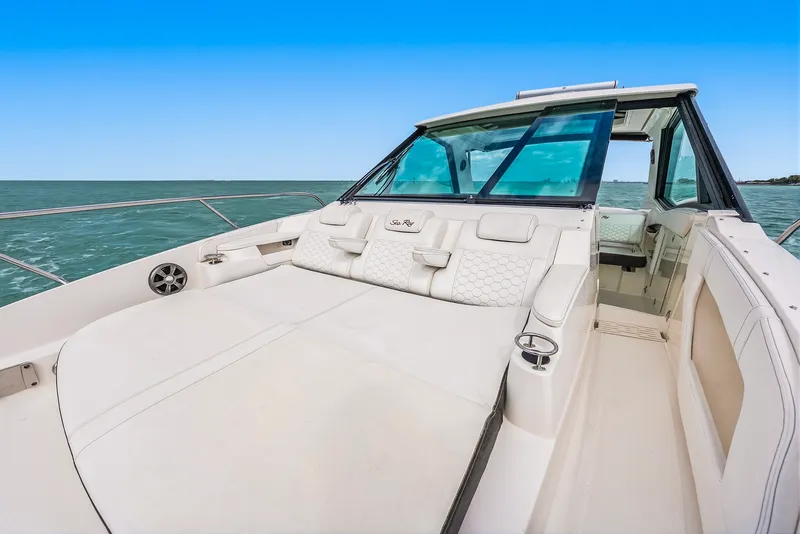 Slide: The Image of Sea Ray 320 DA OB 2022 - 70