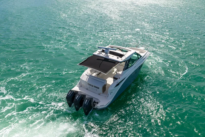 Slide: The Image of Sea Ray 320 DA OB 2022 - 8