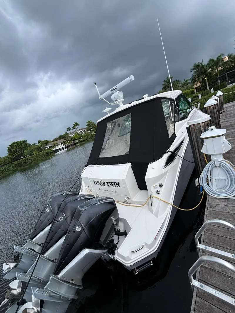 Slide: The Image of Sea Ray 320 DA OB 2022 - 88