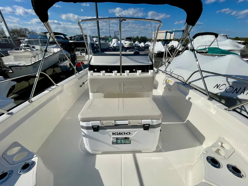 Slide: The Image of Boston Whaler 210 Montauk 2026 - 12