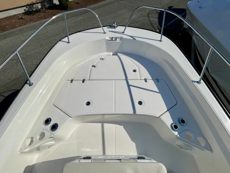 Slide: The Image of Boston Whaler 210 Montauk 2026 - 14