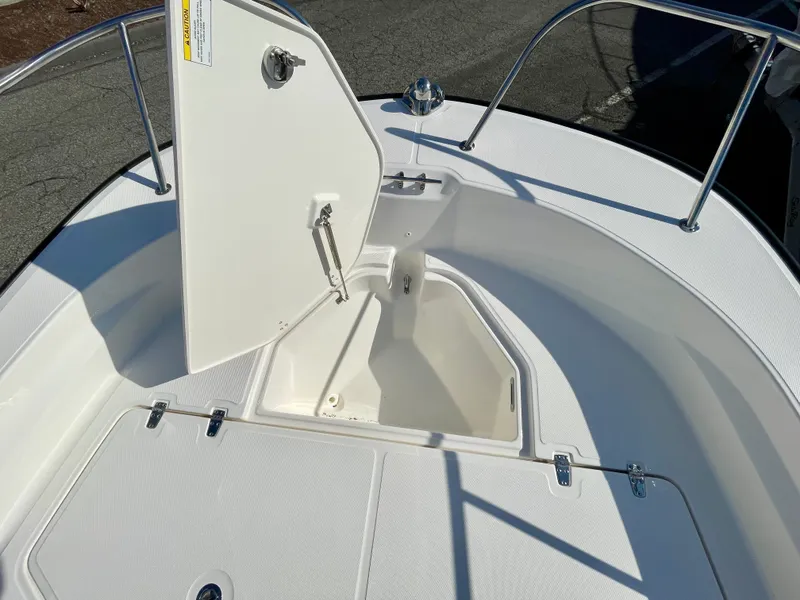 Slide: The Image of Boston Whaler 210 Montauk 2026 - 16