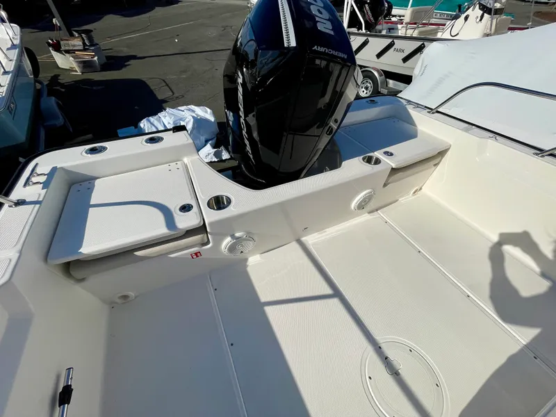 Slide: The Image of Boston Whaler 210 Montauk 2026 - 3