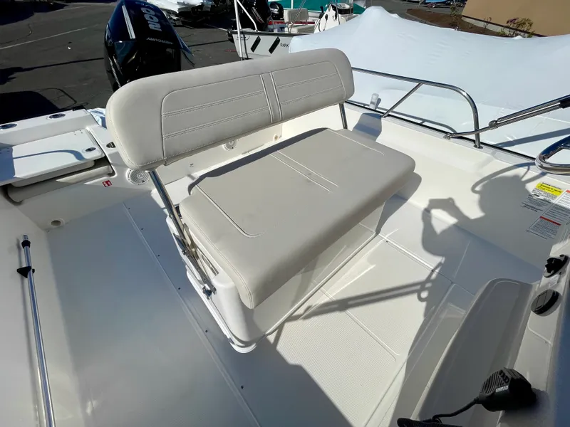 Slide: The Image of Boston Whaler 210 Montauk 2026 - 7