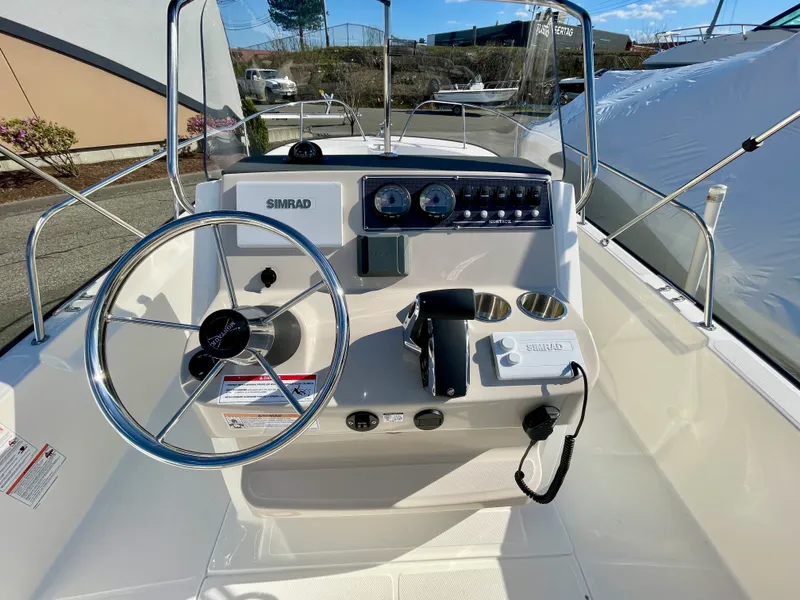 Slide: The Image of Boston Whaler 210 Montauk 2026 - 9