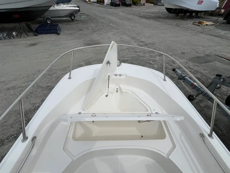 Slide: The Image of Boston Whaler 170 Montauk 2026 - 11