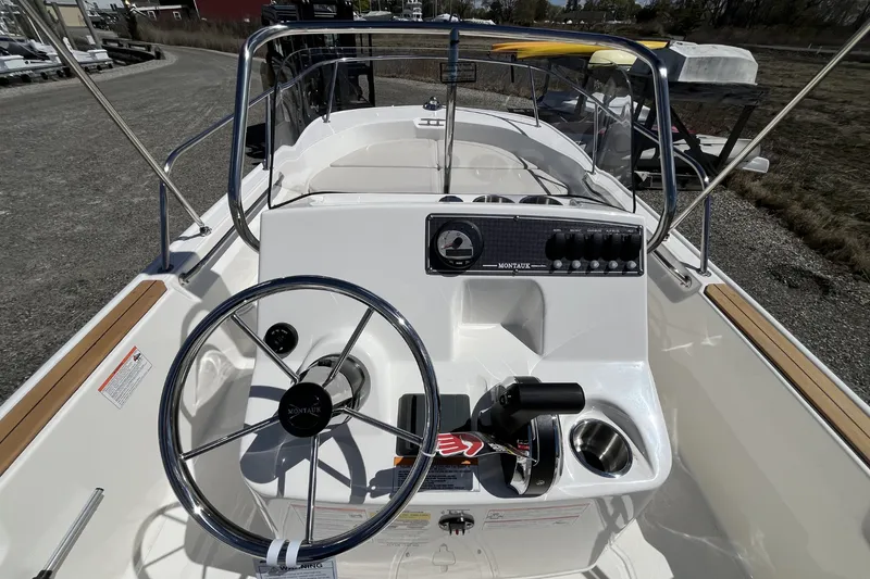 Slide: The Image of Boston Whaler 170 Montauk 2026 - 13