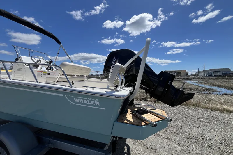 Slide: The Image of Boston Whaler 170 Montauk 2026 - 15