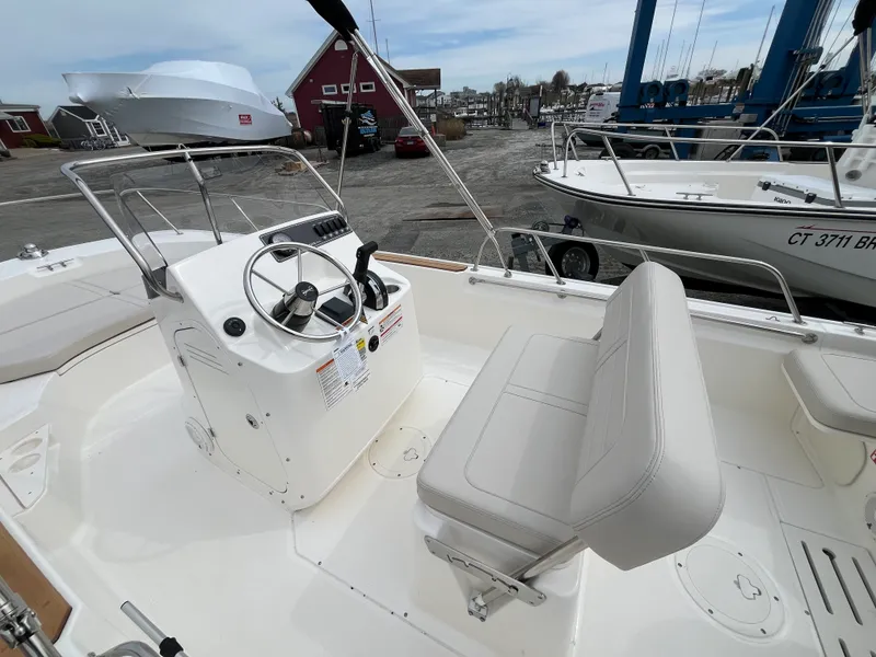 Slide: The Image of Boston Whaler 170 Montauk 2026 - 4