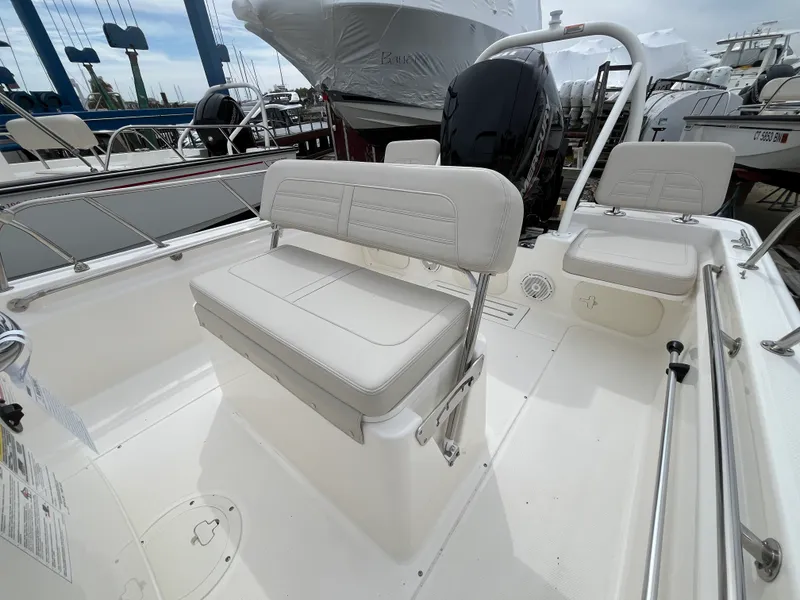 Slide: The Image of Boston Whaler 170 Montauk 2026 - 5