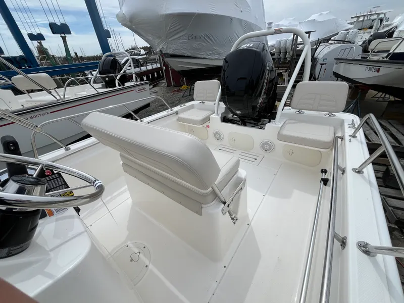 Slide: The Image of Boston Whaler 170 Montauk 2026 - 7