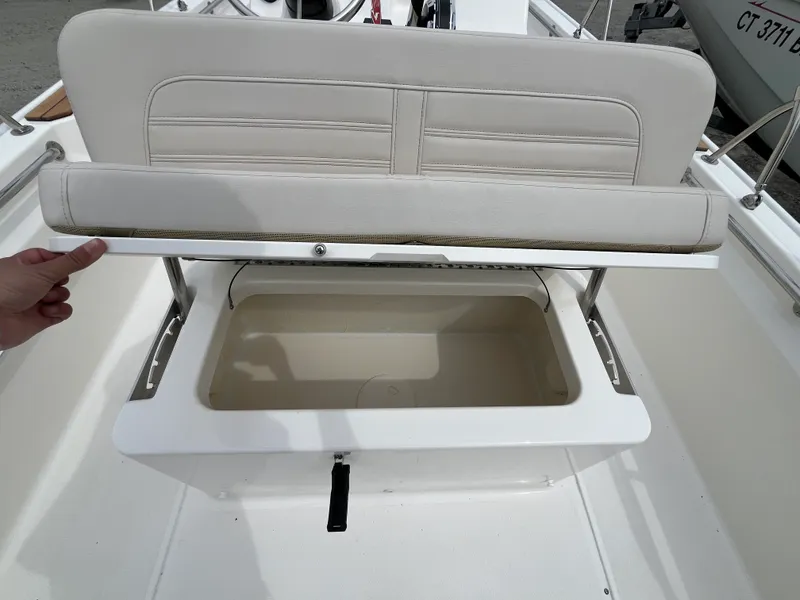 Slide: The Image of Boston Whaler 170 Montauk 2026 - 8