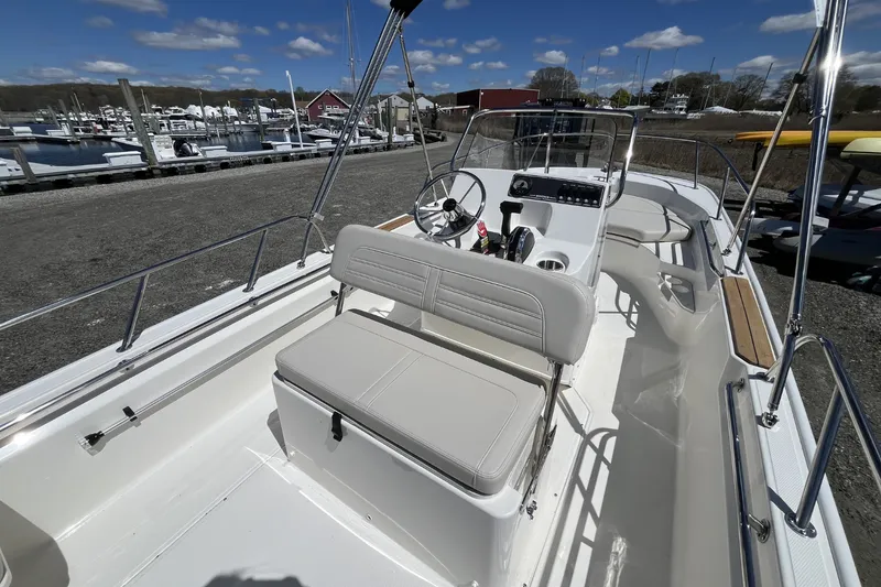 Slide: The Image of Boston Whaler 170 Montauk 2026 - 9