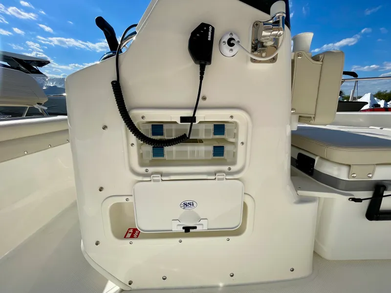 Slide: The Image of Boston Whaler 170 Montauk 2026 - 11