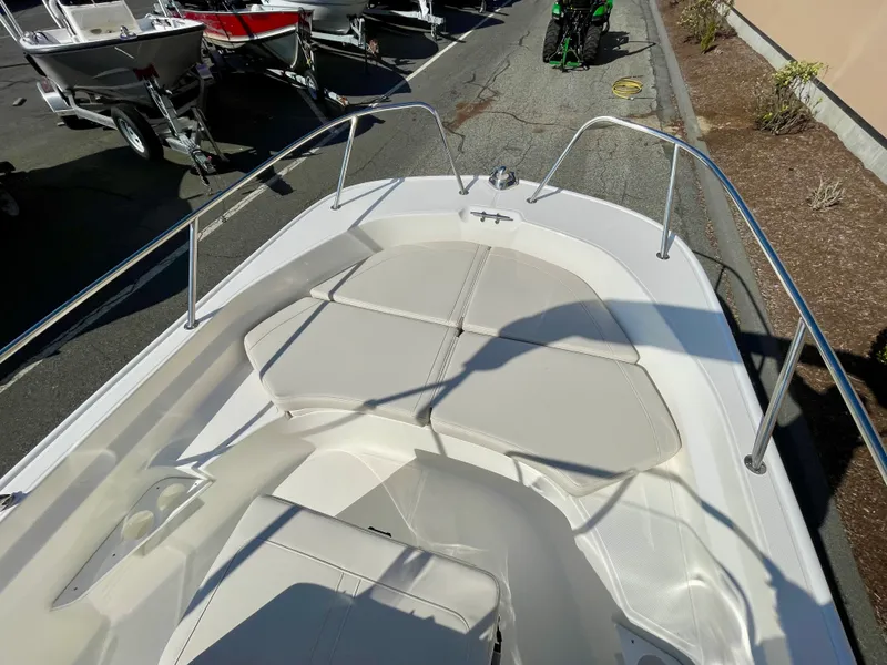Slide: The Image of Boston Whaler 170 Montauk 2026 - 12