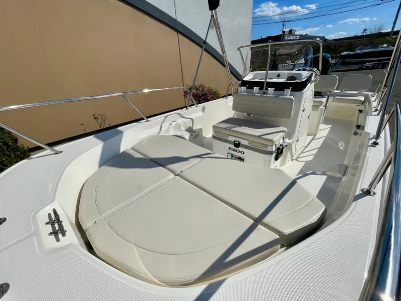 Slide: The Image of Boston Whaler 170 Montauk 2026 - 14