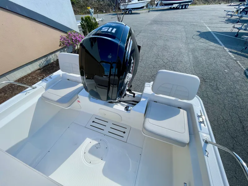 Slide: The Image of Boston Whaler 170 Montauk 2026 - 3