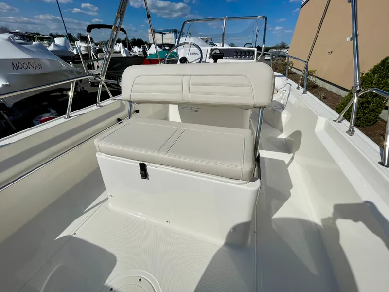 Slide: The Image of Boston Whaler 170 Montauk 2026 - 4