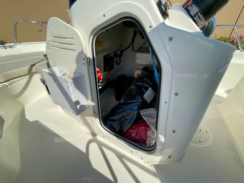 Slide: The Image of Boston Whaler 170 Montauk 2026 - 9