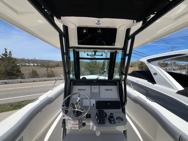 Slide: The Image of Boston Whaler 280 Outrage 2026 - 14
