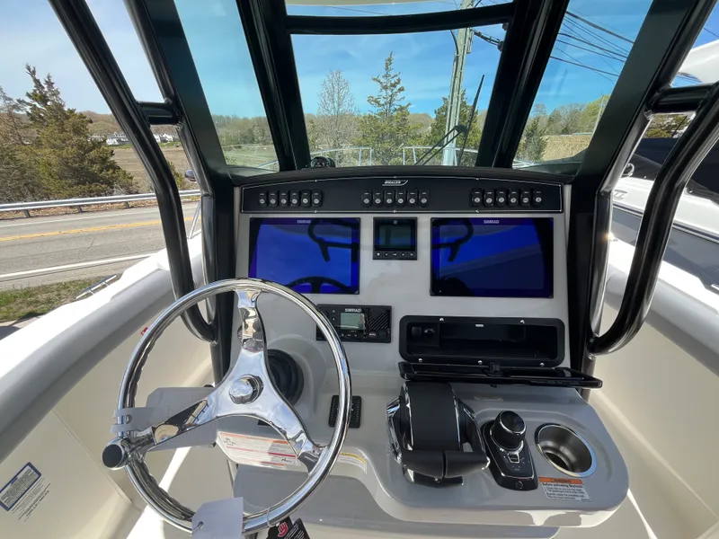 Slide: The Image of Boston Whaler 280 Outrage 2026 - 15