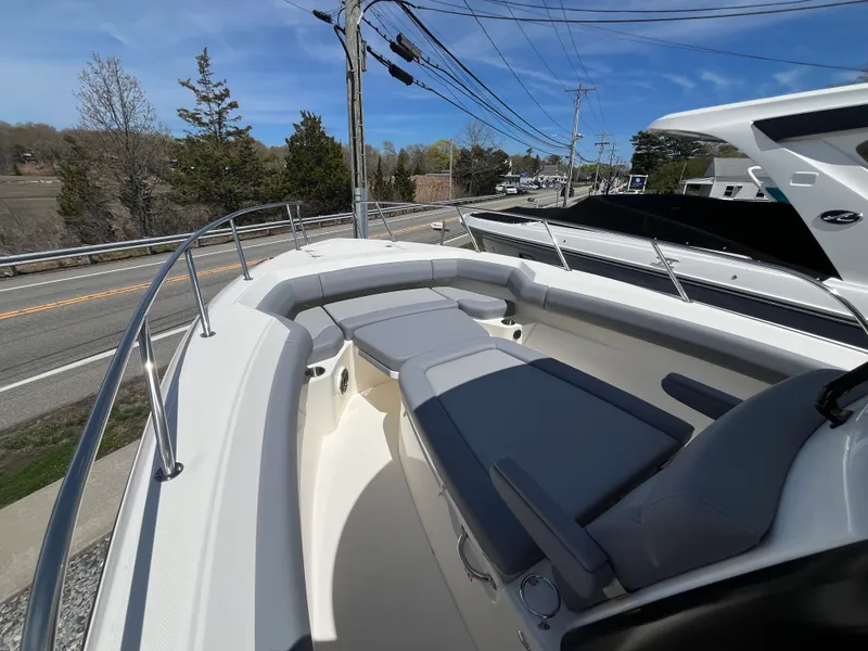 Slide: The Image of Boston Whaler 280 Outrage 2026 - 17