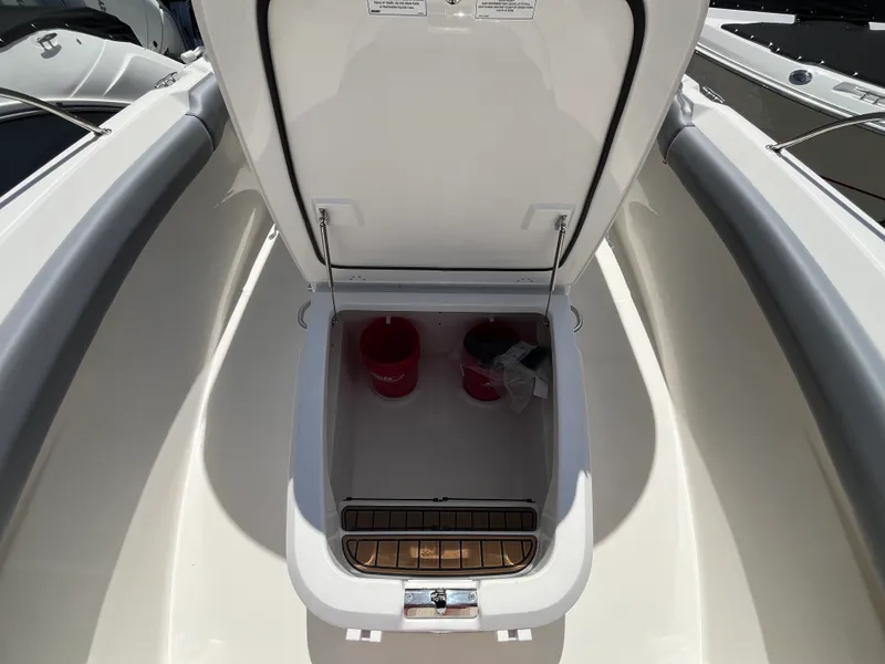 Slide: The Image of Boston Whaler 280 Outrage 2026 - 23