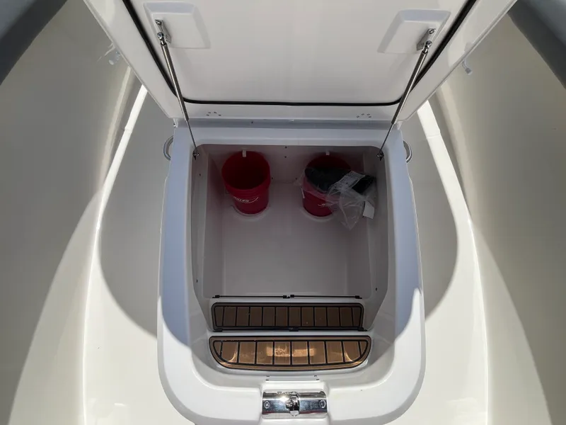 Slide: The Image of Boston Whaler 280 Outrage 2026 - 24