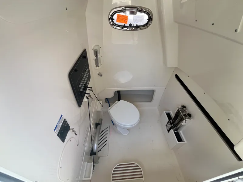 Slide: The Image of Boston Whaler 280 Outrage 2026 - 27