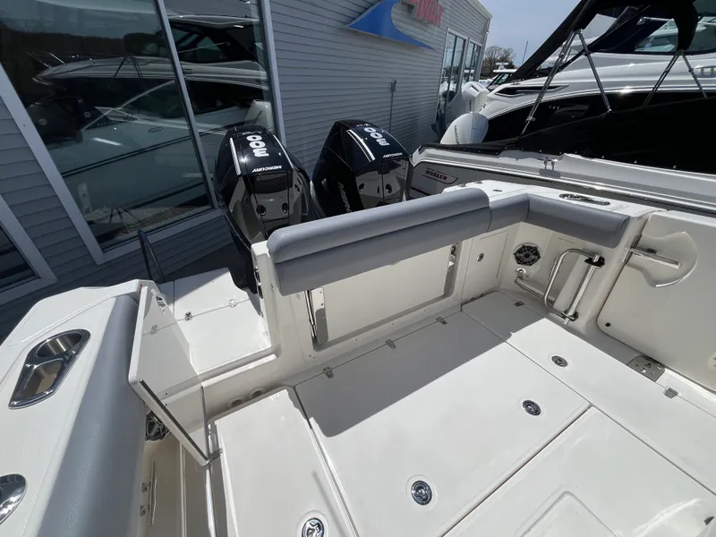 Slide: The Image of Boston Whaler 280 Outrage 2026 - 3