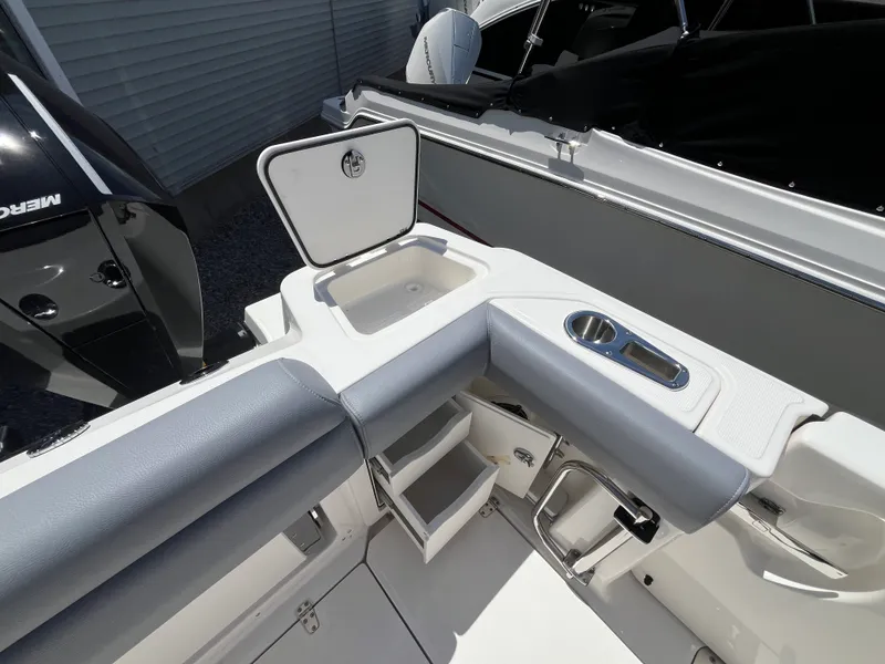 Slide: The Image of Boston Whaler 280 Outrage 2026 - 5