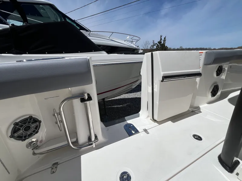 Slide: The Image of Boston Whaler 280 Outrage 2026 - 6